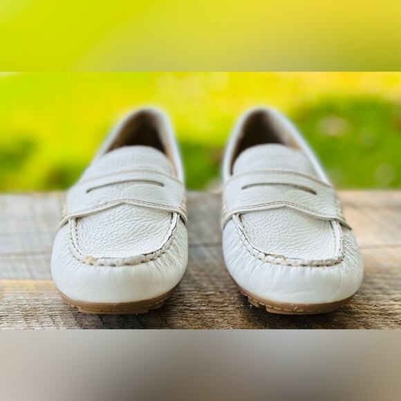 Cynthia Rowley Squeeze| White/Cream Leather Slip-On Loafers. Size 6M. NEW - Picture 3 of 7